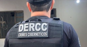 Polícia cumpre mandados em casa de menores por apologia a crimes em escolas